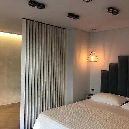 Lyden Hotell Golem (Tirana)