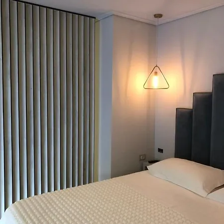 Hotel Lyden Golem (Tirana)