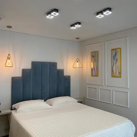 Lyden Hotell Golem (Tirana)
