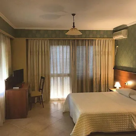 Lyden Hotel Golem (Tirana)