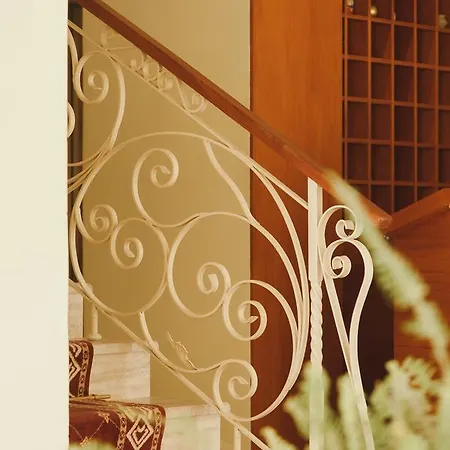 Lyden Hotel Golem (Tirana)