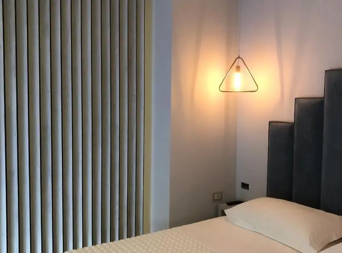 Hotel Lyden Golem (Tirana)