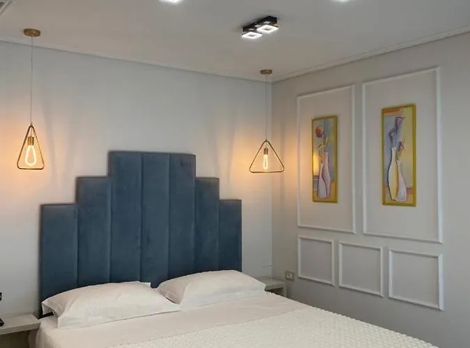 Lyden Hotel Golem (Tirana)